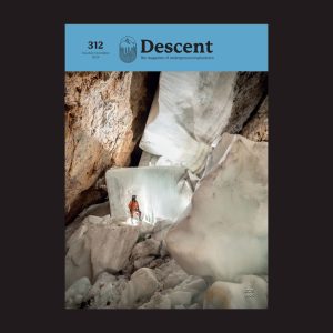 312 cover: Violet Hill under the first ice plug in Morrón del Torco, Ario Photo: Bartek Biela
